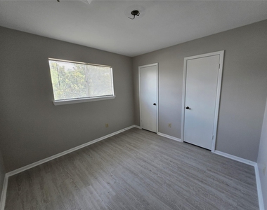 7942 Grow Lane - Photo Thumbnail 20