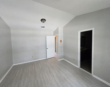 7942 Grow Lane - Photo Thumbnail 15