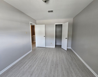 7942 Grow Lane - Photo Thumbnail 22