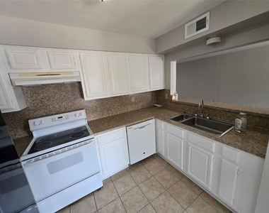 7942 Grow Lane - Photo Thumbnail 5