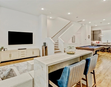 1104 Ennis Street - Photo Thumbnail 14