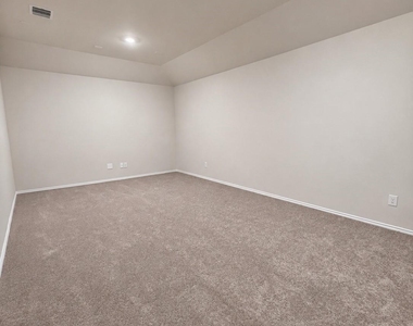 40621 Guillemont Lane - Photo Thumbnail 8