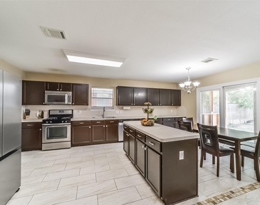 3818 Brook Garden Lane - Photo Thumbnail 15