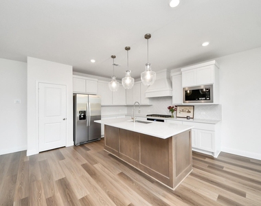 4042 Colony Lane - Photo Thumbnail 12