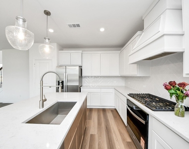 4042 Colony Lane - Photo Thumbnail 9