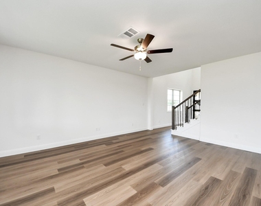 4042 Colony Lane - Photo Thumbnail 19