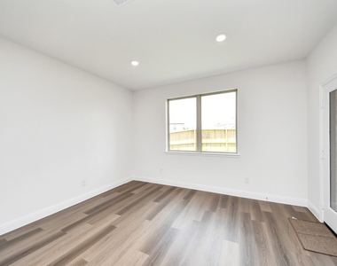 4042 Colony Lane - Photo Thumbnail 17