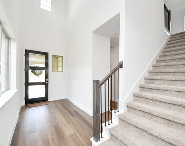 4042 Colony Lane - Photo Thumbnail 5