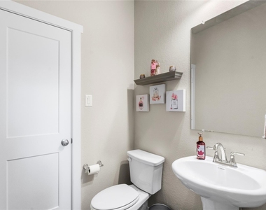 112 Sugar Peak Court - Photo Thumbnail 12