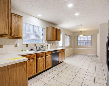 13822 Dentwood Drive - Photo Thumbnail 3
