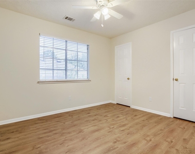 13822 Dentwood Drive - Photo Thumbnail 7