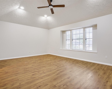 13822 Dentwood Drive - Photo Thumbnail 5