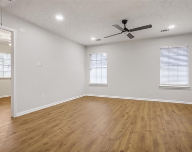 13822 Dentwood Drive - Photo Thumbnail 4