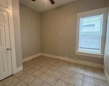 3403 Yupon Street - Photo Thumbnail 5