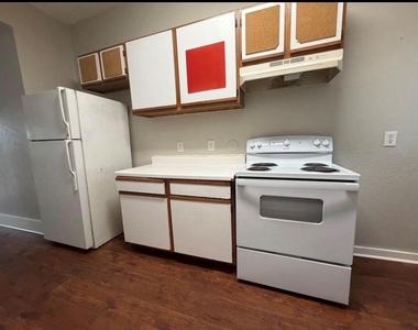3403 Yupon Street - Photo Thumbnail 7