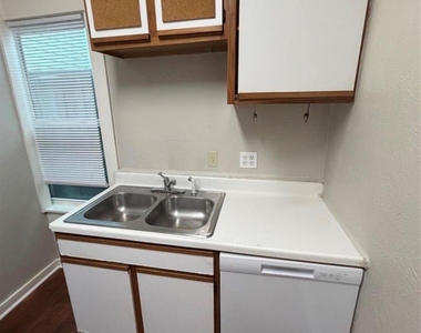 3403 Yupon Street - Photo Thumbnail 8