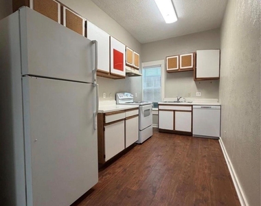 3403 Yupon Street - Photo Thumbnail 6