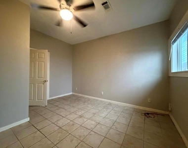 3403 Yupon Street - Photo Thumbnail 3