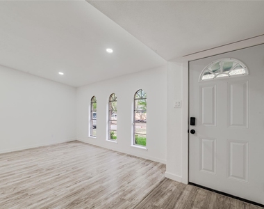 2210 Stillmeadow Drive - Photo Thumbnail 18