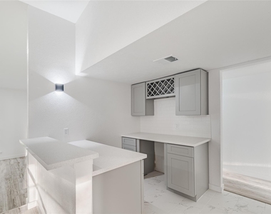 2210 Stillmeadow Drive - Photo Thumbnail 5
