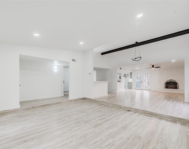 2210 Stillmeadow Drive - Photo Thumbnail 4