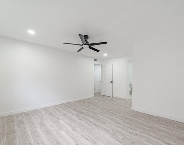 2210 Stillmeadow Drive - Photo Thumbnail 14