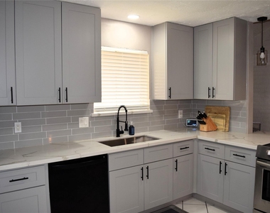 9910 Willmont Road - Photo Thumbnail 4