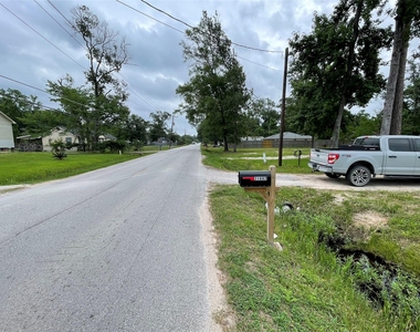 21882 Russell Drive - Photo Thumbnail 6