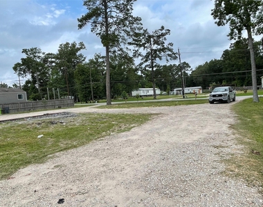 21882 Russell Drive - Photo Thumbnail 3