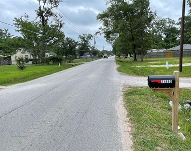 21882 Russell Drive - Photo Thumbnail 7