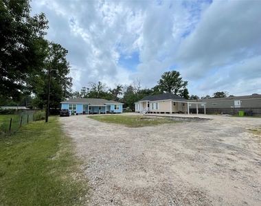 21882 Russell Drive - Photo Thumbnail 4