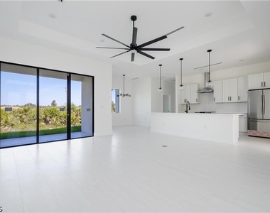 728 Andover Avenue S - Photo Thumbnail 2