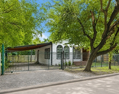 514 Gregg Street - Photo Thumbnail 3