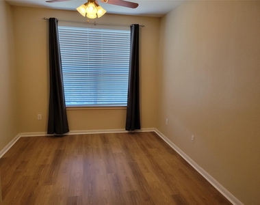 7575 Kirby Drive - Photo Thumbnail 7