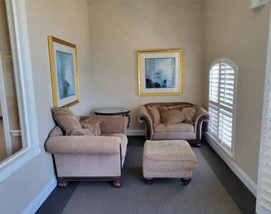 7575 Kirby Drive - Photo Thumbnail 9