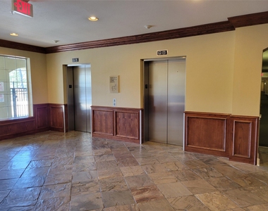7575 Kirby Drive - Photo Thumbnail 4