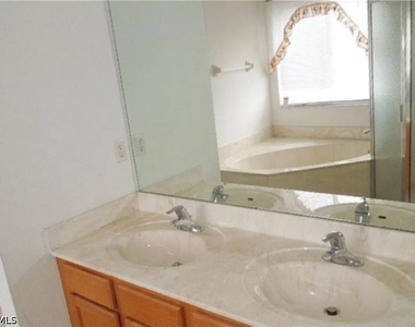 17533 Laurel Grove Court - Photo Thumbnail 6