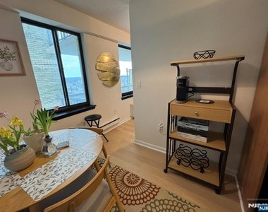 307 Prospect - Photo Thumbnail 6
