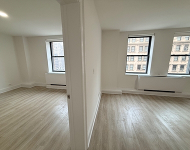 West 34th Street - Photo Thumbnail 4