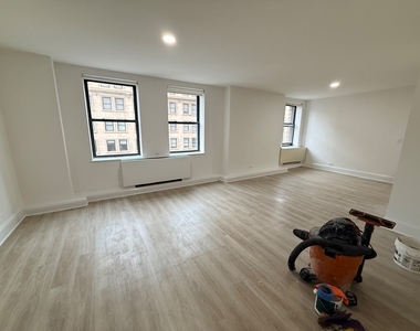 West 34th Street - Photo Thumbnail 11