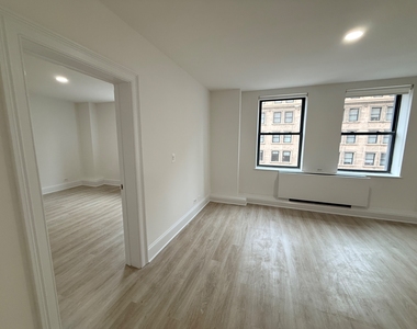 West 34th Street - Photo Thumbnail 3
