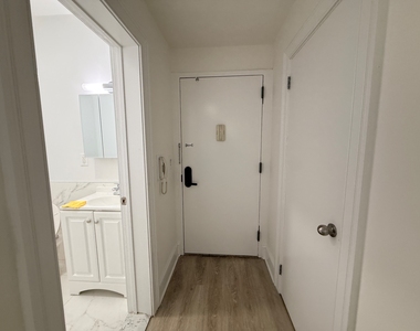 West 34th Street - Photo Thumbnail 15