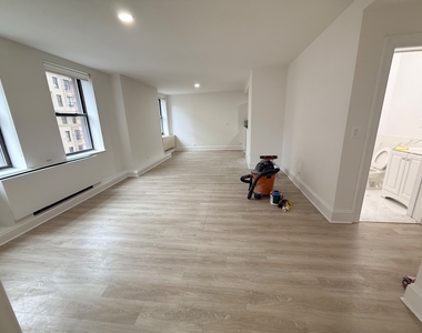 West 34th Street - Photo Thumbnail 12