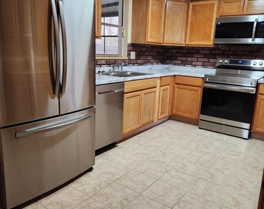 1030 Albin Street - Photo Thumbnail 2