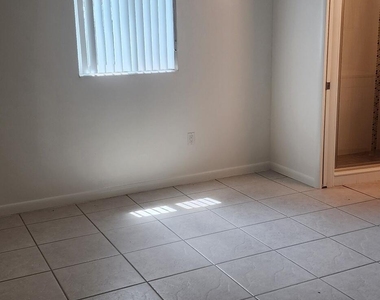 1550 W Central Avenue - Photo Thumbnail 4