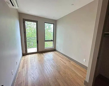 1140 Dekalb Avenue - Photo Thumbnail 4