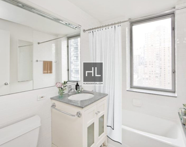 West 47th Street - Photo Thumbnail 2