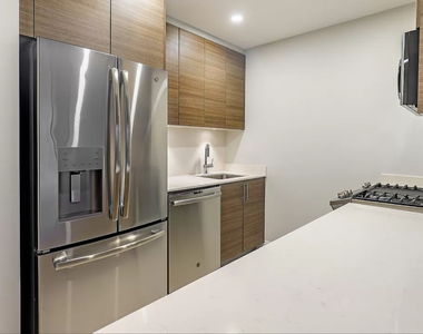 West 48 Street - Photo Thumbnail 2