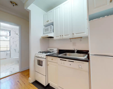East 78 Street - Photo Thumbnail 3
