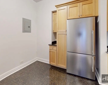 East 56 Street - Photo Thumbnail 2
